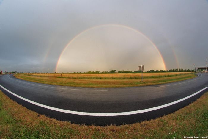 Double arc en ciel en entier