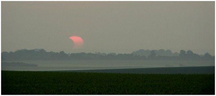 Lever de Soleil éclipsé