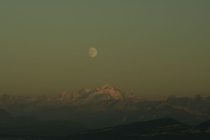 lever lune sur mont-blanc et geneve