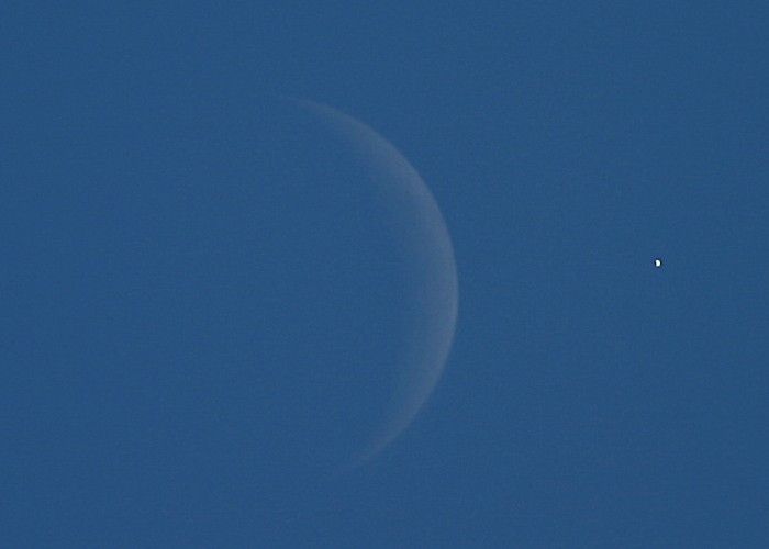 Vénus de jour près de la Lune au 300 mm