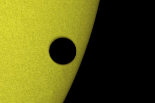 Vénus devant le soleil 12h55