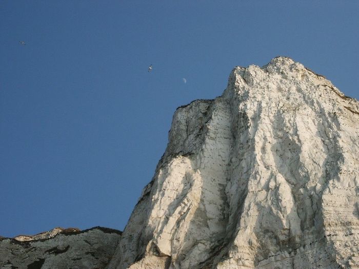 Lever de Lune au-dessus des falaises