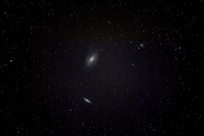 M81, M82 et NGC 3077 le 11 Fév. 2005