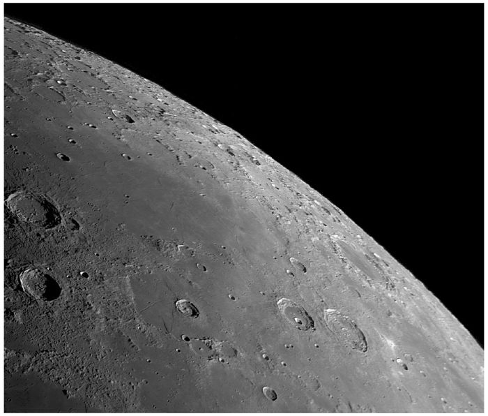 Lune du 3 Mars 2009 champ plus large