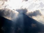 Rayons du soleil trouant les nuages