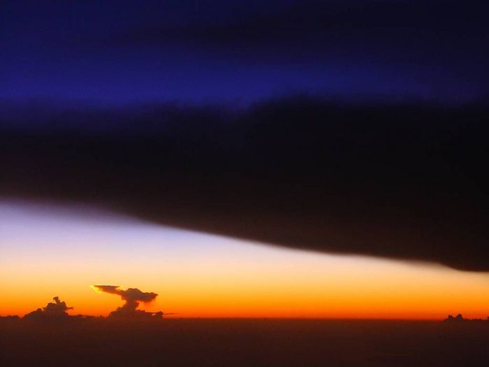 Cumulo nimbus en formation au couchant