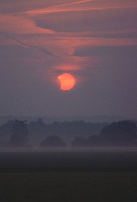 Rencontre de la lune avec le soleil à 6H00