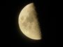 Je suis pas sur mais je crois que c'est la Lune (confirmez-moi s'il vous plaît)