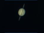Saturne entre deux nuages