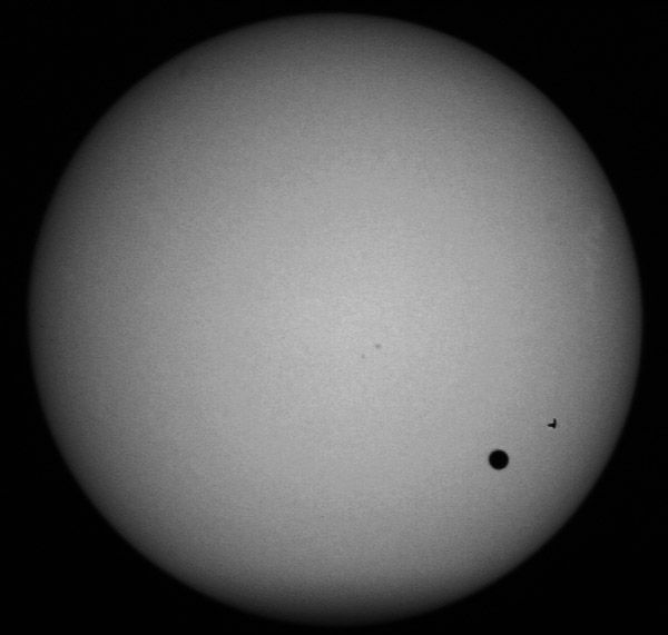 Vénus devant le soleil avec l'ISS