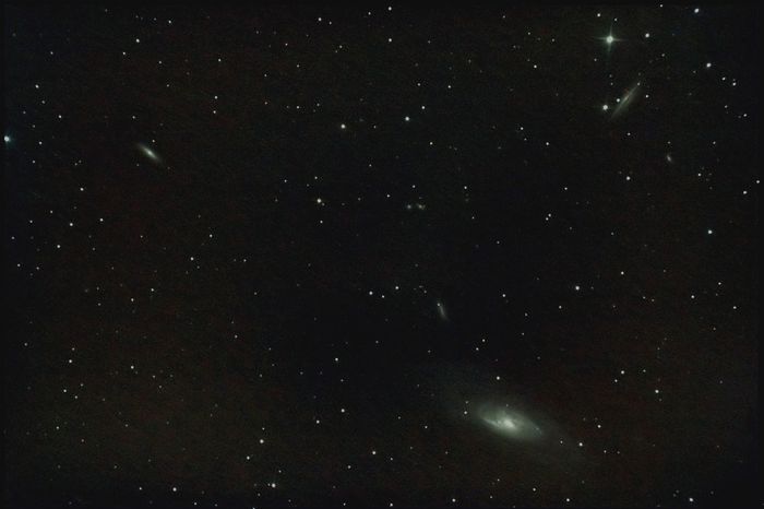 M106 et environs