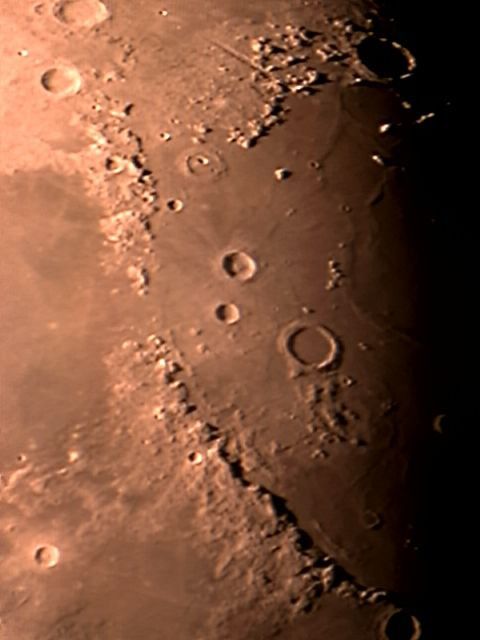 La mer des pluies et ses montagnes une lunaison plus tard .