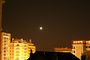 Lune cendrée et pléiades sur grenoble