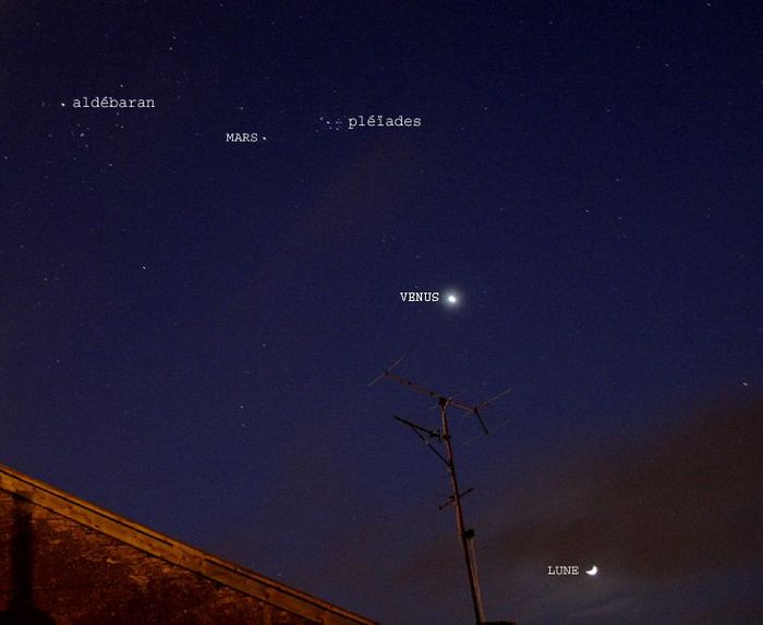 lune-vénus-mars-pléïades