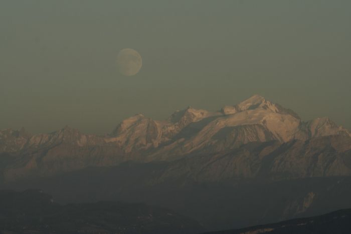 lever lune sur mont-blanc et geneve