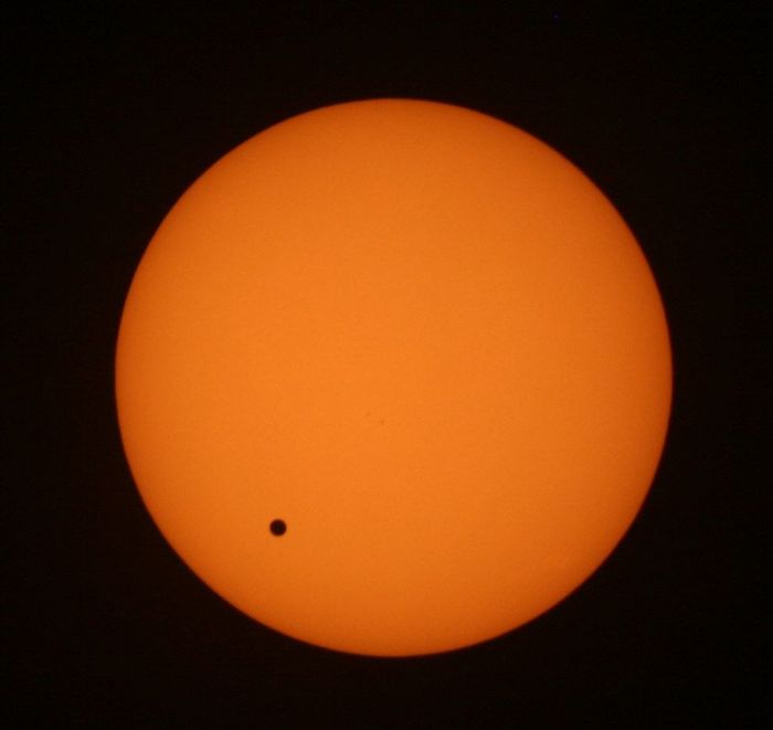Vénus devant le soleil