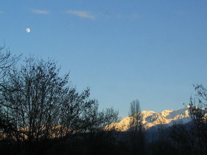 La lune au dessus des neiges de Chamrousse