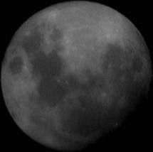 Satellitte sur la lune