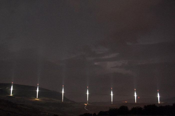 Eclair sur le Viduc de Millau