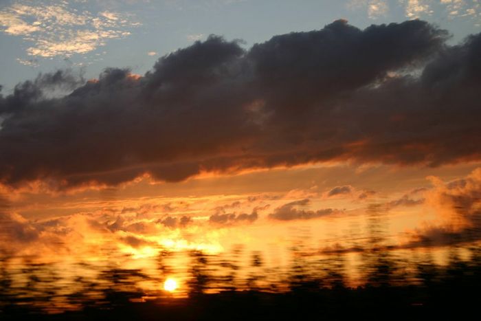 coucher de soleil en voiture