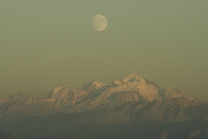 lever lune sur mont-blanc et geneve