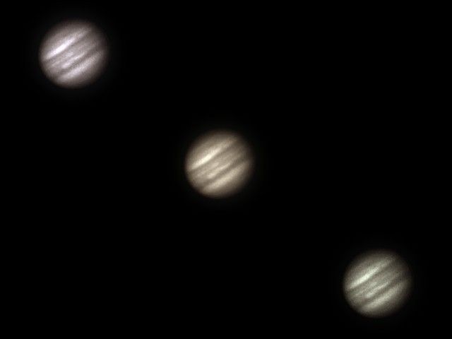 Trois petites Jupiter