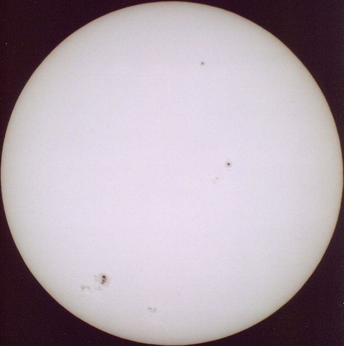 le soleil le 19/07/2004 à 12h42 TU